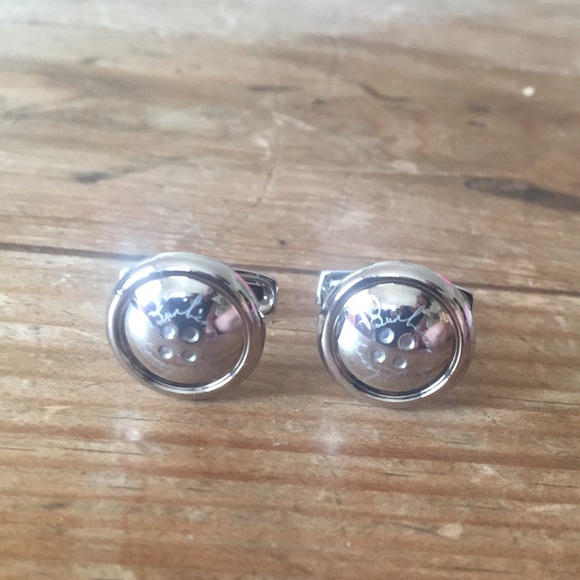Burberry cuff links 🌟 - Picture 1 of 4
